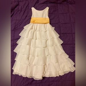 Girls white ruffled flower girl dress yellow ribbon. Sz 3